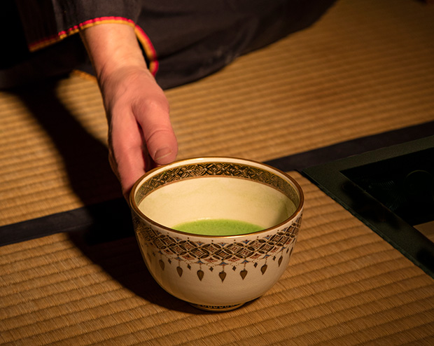 蝋燭の灯りに包まれて―夜咄（よばなし）の茶事