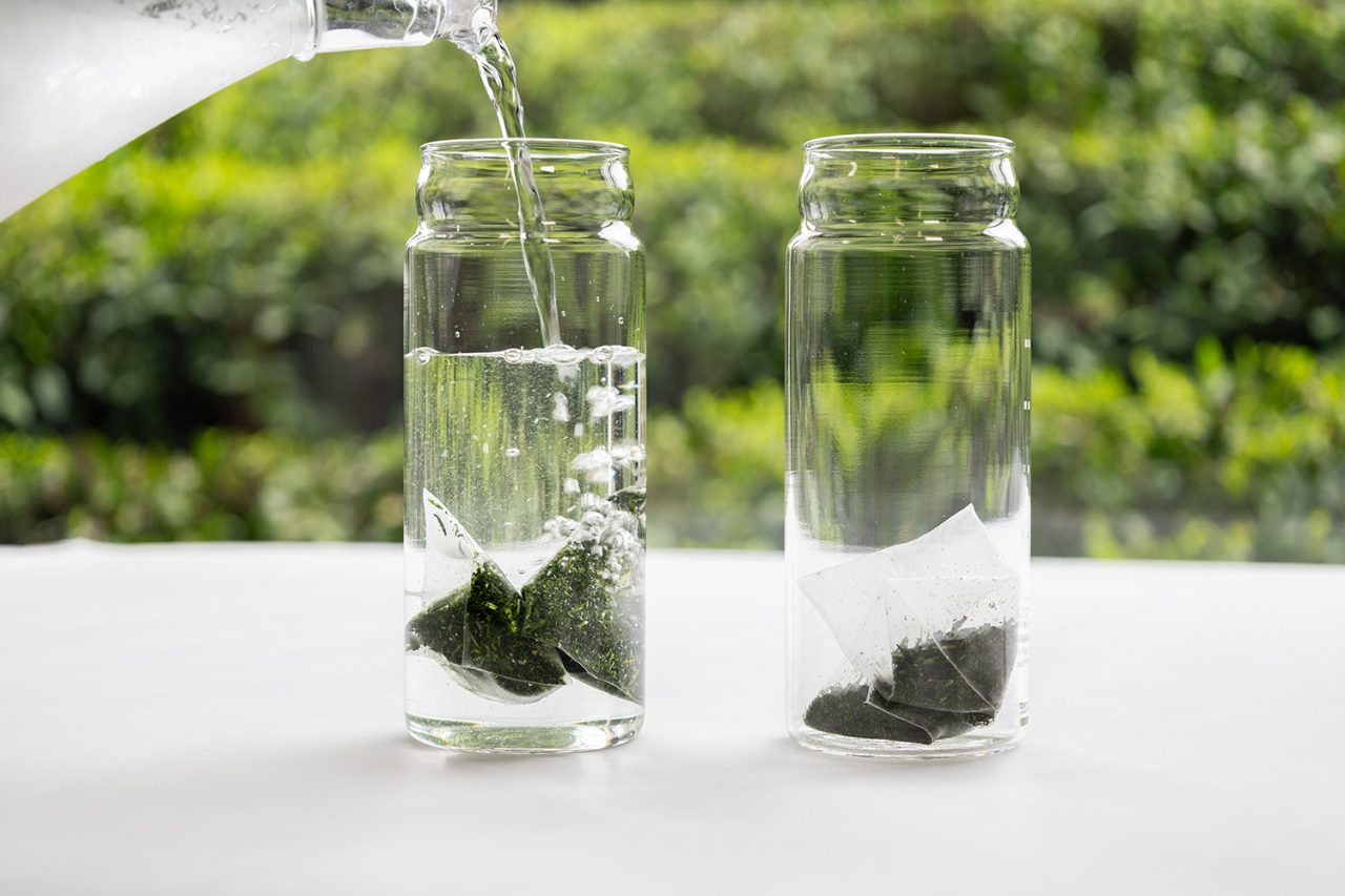 （左）冷茶玉露　（右）冷茶煎茶