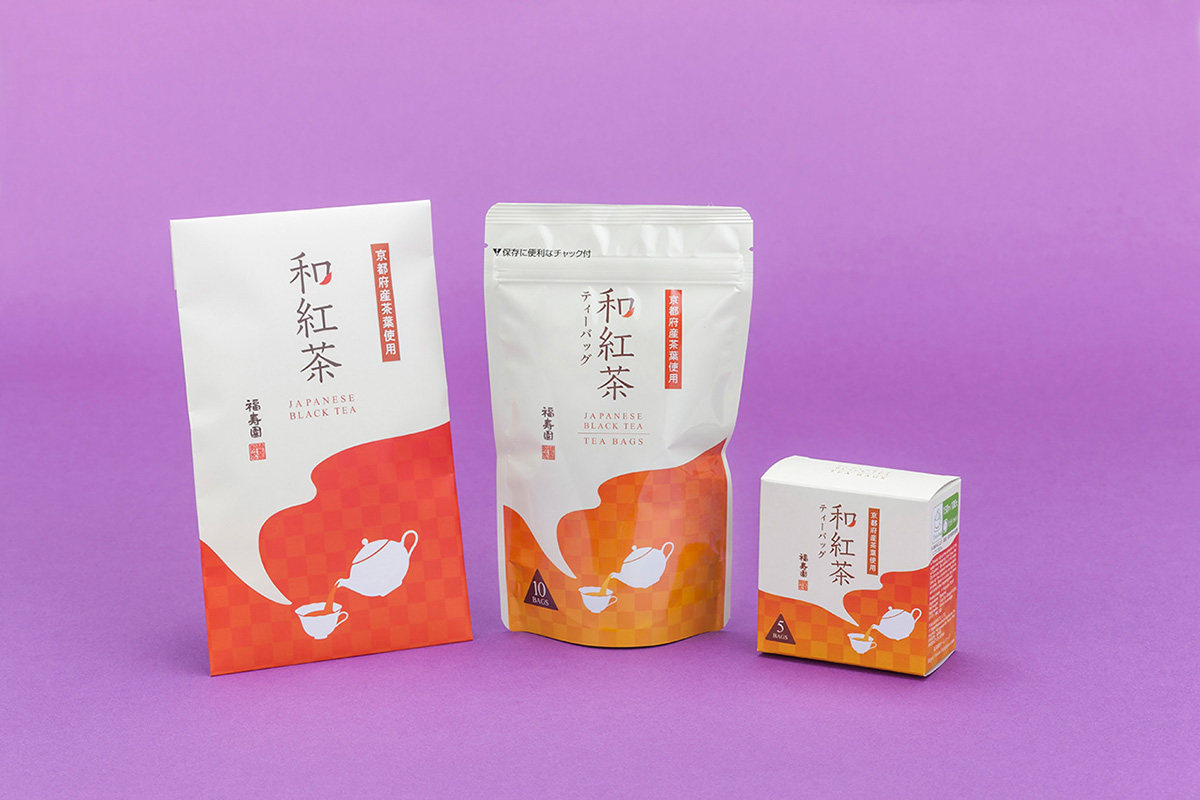 左から「和紅茶」50g袋入・ティーバッグ3ｇ×10袋入・ティーバッグ3ｇ×5袋箱入 